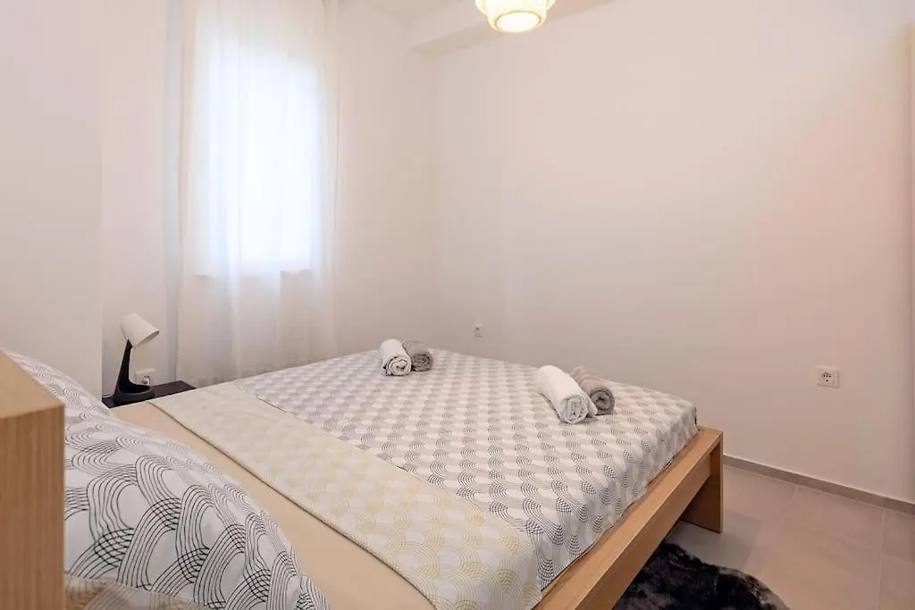 Apartments Bina زادار