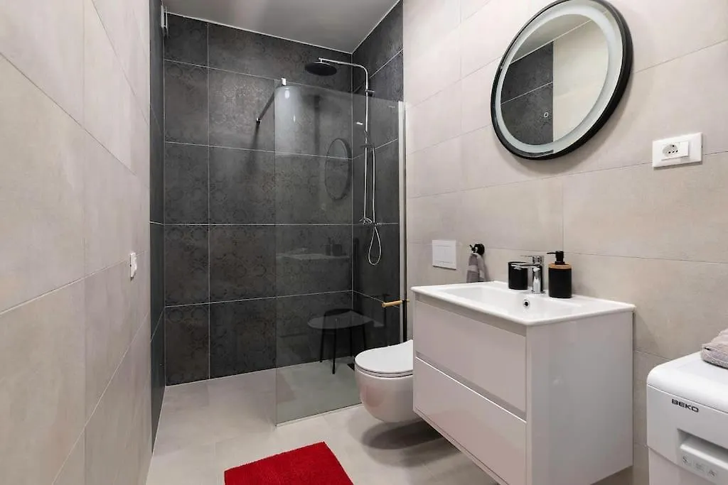 Apartments Bina زادار