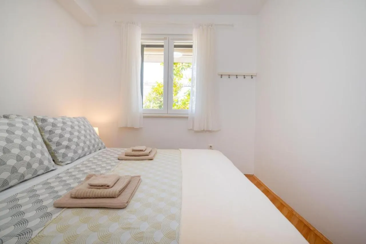 Apartments Bina زادار